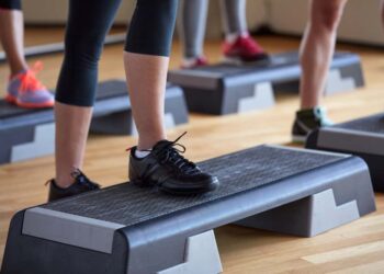 Aerobics Step For A Flat Abdomen and Tight Glutes