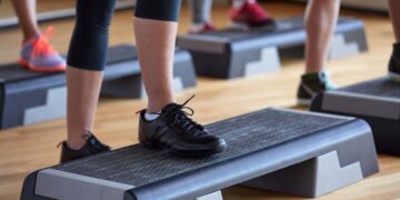 Aerobics Step For A Flat Abdomen and Tight Glutes
