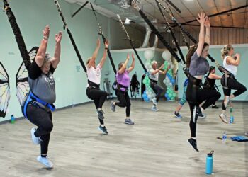 Bungee Aerobics – How To Do a Bungee Jump with Single Leg Raise