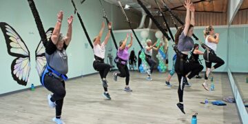 Bungee Aerobics – How To Do a Bungee Jump with Single Leg Raise